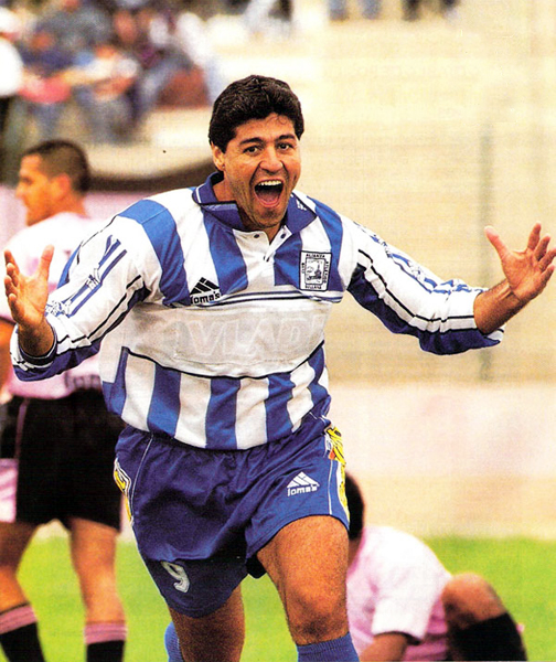 En la temporada 2002 Sergio Ibarra regresó a Sullana para vestir la camiseta con la que empezó a sumar goles en el fútbol peruano (Recorte: revista El Gráfico Perú)