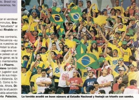 ¿La 'Torcida' de local en Lima? El 2000, los brasileños parecieron gritar más que Perú en el Nacional (Recorte: El Gráfico Perú Nº 69, p. 10) 