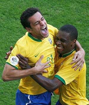 Fred tuvo algunas alegrías con la camiseta brasileña, pero por el momento está lesionado (Foto: EFE)
